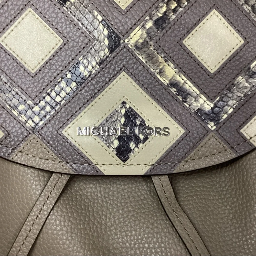 Michael Kors Riley LG Leather Backpack in Taupe Color EUC 84